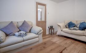 Holloway - 2 Bedroom Cottage - Stepaside